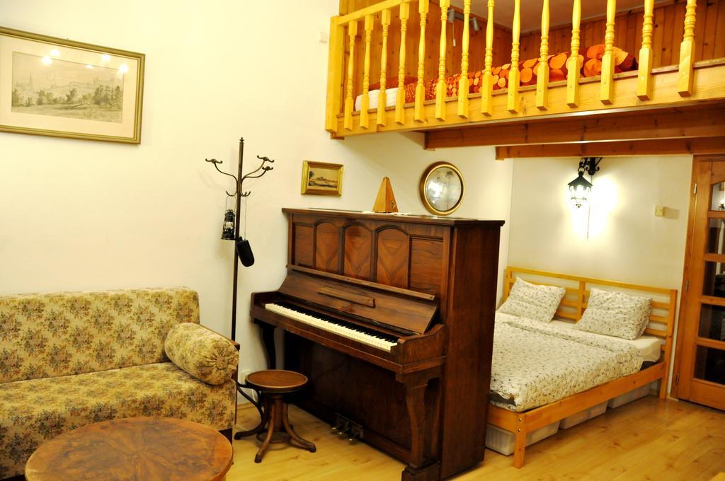 Traditional Slovak Apartment Bratislava Exterior photo